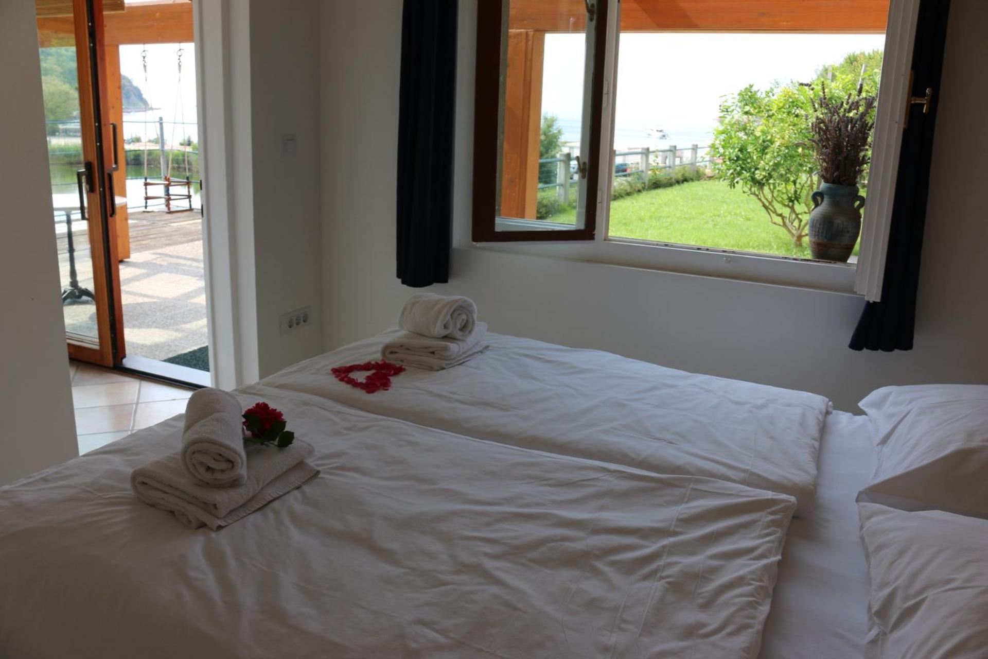 Piran Beach House - Private Oasis - Beachfront Apartment With A Sea View Terrace Exteriér fotografie