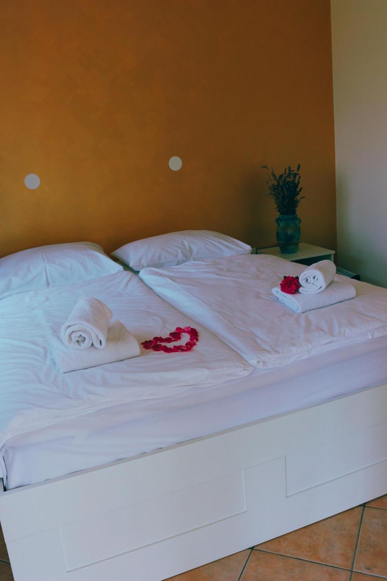 Piran Beach House - Private Oasis - Beachfront Apartment With A Sea View Terrace Exteriér fotografie